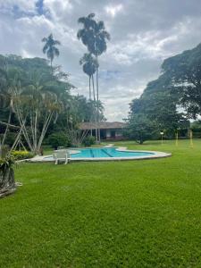 Casa Campestre con piscina Ideal para familias y grupos cerca de Buga