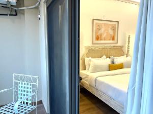 Candolim 2BHK Duplex Apartment with Pool & Balcony - 5 Min Walk to Beach