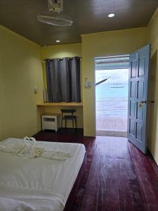 Bigfin water bungalow