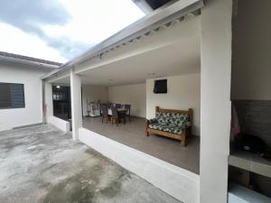 Casa aconchegante a 300 metros da praia Massaguaçu