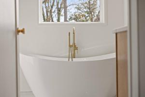 Modern 6BR Sleeps 12 Near East Lake Golf