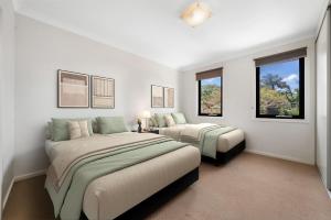 Stanmore Home Near Newtown Parking City Access