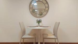 De Estreno frente a San Isidro, Centro Financiero