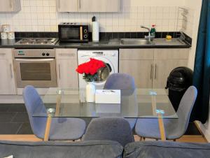 Central Southampton 2BR Work and Family Stay with Parking