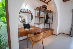 Mawar Putih Studio with private Pool in Selong Belanak