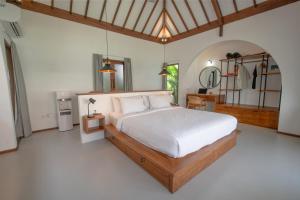 Mawar Putih Studio with private Pool in Selong Belanak