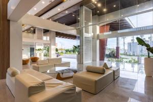 Mactan Cebu Cozy Relaxing Studio with Pool View Balcony