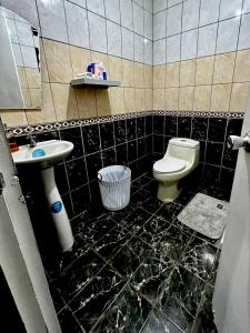 Small room in downtown grecia