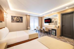 Royal Crown Elera Hotel