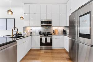 3BR Luxury w Rooftop Views