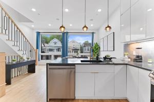 3BR Luxury w Rooftop Views