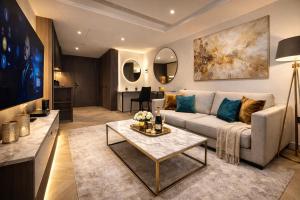 LuxuryLondonStays - Battersea power station Emperor Suite