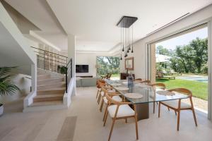 Villa With Pool Near Saint-Paul