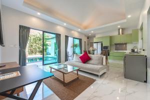 V294 Villa 3BR Pool with Bathtub Near Beach