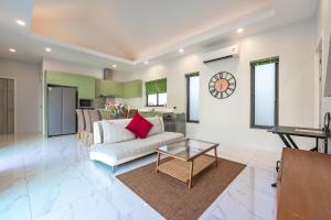 V294 Villa 3BR Pool with Bathtub Near Beach
