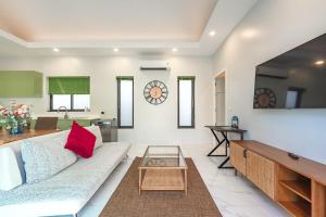 V294 Villa 3BR Pool with Bathtub Near Beach