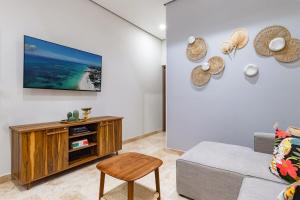 The REAL HOT TUB steps to FREE Beach Club