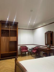 The Eastern Hotel & Apartment- Near CatBi Airport