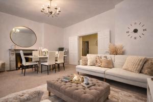 LuxuryLondonStays - 2000ft Huge 3Bed 3Bath AC 5 mins to St James Park Buckingham Palace