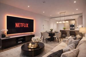 LuxuryLondonStays Luxury Penthouse 2Bed 2Bath 2Balcony London Eye & River Views with GYM AC