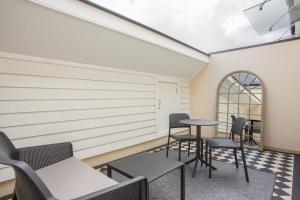 Stunning Studio with Alfresco Terrace near Trains