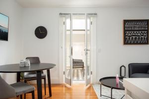 Stunning Studio with Alfresco Terrace near Trains