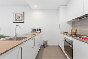 Tranquil 1-Bed Apartment with Courtyard Pool BBQ