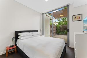 Tranquil 1-Bed Apartment with Courtyard Pool BBQ