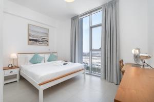 Free housekeeping visits during your stay - StayShort - Cozy 2BR Retreat in Dubai South Near Expo City