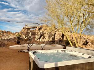 Private Joshua Tree Oasis with Pool & Hot Tub