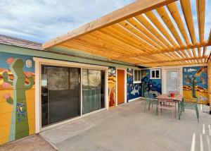 Private Joshua Tree Oasis with Pool & Hot Tub