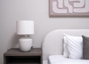 Free housekeeping visits during your stay - StayShort - Spacious 2BR in Dubai Marina with Huge Balcony