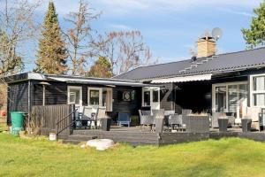 Cozy Cottage Only 500 M From The Sea