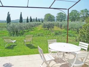 Maisons de vacances Beautiful Holiday Home in Murviel l s B ziers with Pool : photos des chambres