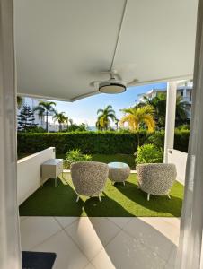 Pure Sunset Beach - Studio with Green Balcony