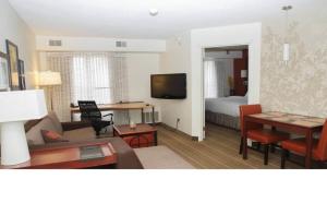 MainStay Suites Appleton Airport - Fox River Mall Area