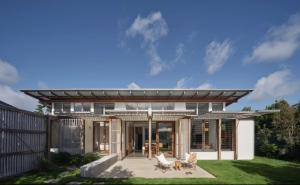 Serene Escape in Moffat Beach