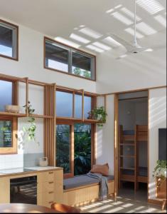 Serene Escape in Moffat Beach