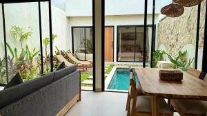 Modern 1BR Pool View Walk to Beach Central Legian