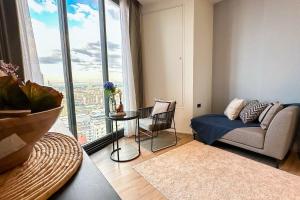 芭提雅 市中心 海景酒店公寓预订 无边泳池 海滩 日光浴 健身房21f