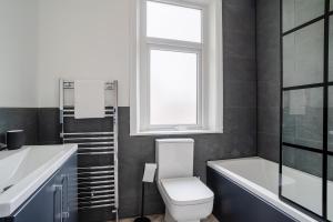 Relax at Raglan Burnley 3BR Home with Parking