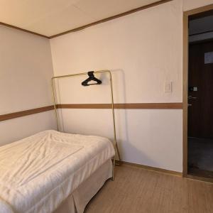 Sweet House Seoul, Line 2 & 5 - Direct to Hongdae Gangnam