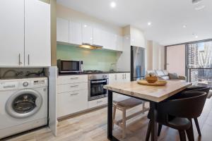 Modern City Convenience with Great Amenities