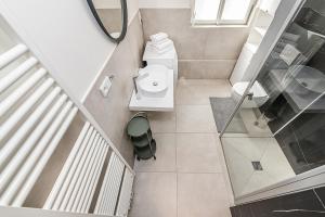 Rooftop APT with beautiful view and free parking