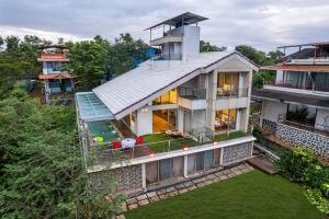 Gauri Villa by ELIVAAS With Pool, Lounge, Garden & Bathtub With 360 Panoramic Hill Views Near Waterfalls