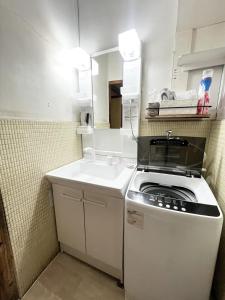 8 Guests Entire Private House