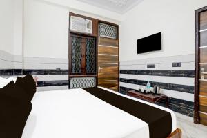 Hotel O Kanha palace