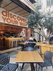 Parastaseis One Bedrooom Flat Georges Square