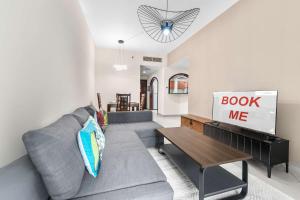 Free housekeeping visits during your stay - StayShort - Cozy 1BR Retreat in JLT that Sleeps 4