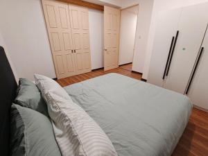 Miki Santubong and Damai Apartment